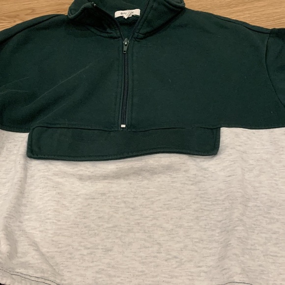 Nice sweatshirt with high neck with zipper • Green & light grey • - Picture 4 of 11
